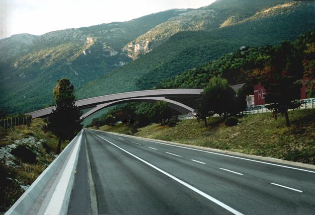 la dislocazione della Grande Quercia vicino alle grandi vie di comunicazione come lAutostrada del Sole (a 1km) e la Superstrada E45 consente agli ospiti di raggiungere in breve tempo tutte le destinazioni turistiche e commerciali dellItalia centrale